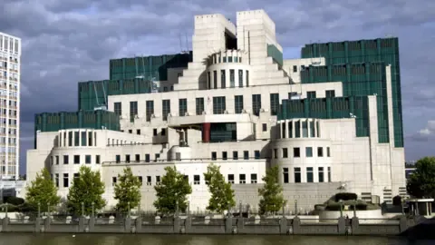 MI6 Introduces Deep Web Gateway to Attract Agents in Russia