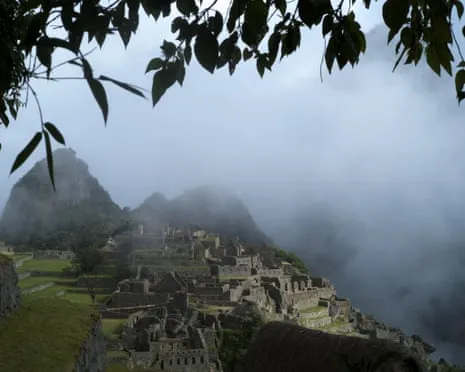 Debris on Railway Lines Trap 900 Visitors near the Inca Citadel