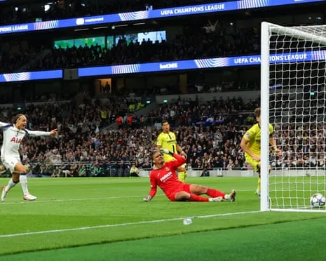 Goalkeeper Luiz's Game-Changing Mistake Delivers Spurs Opening-Night Victory